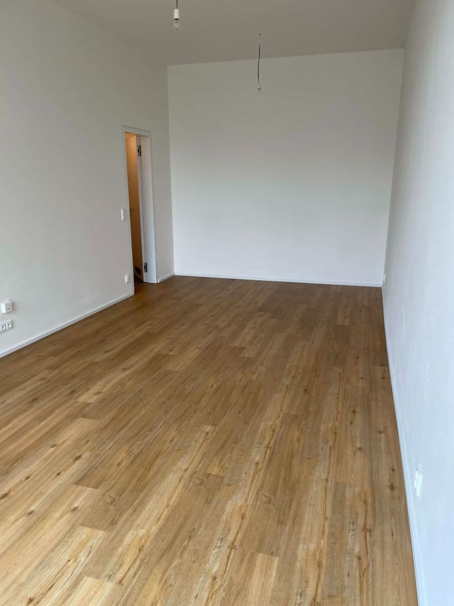 Prenájom bytu 1-izbový 45 m², Malešická, Praha, Praha Prenájom bytu 1-izbový 45 m², Malešická, Praha, Praha