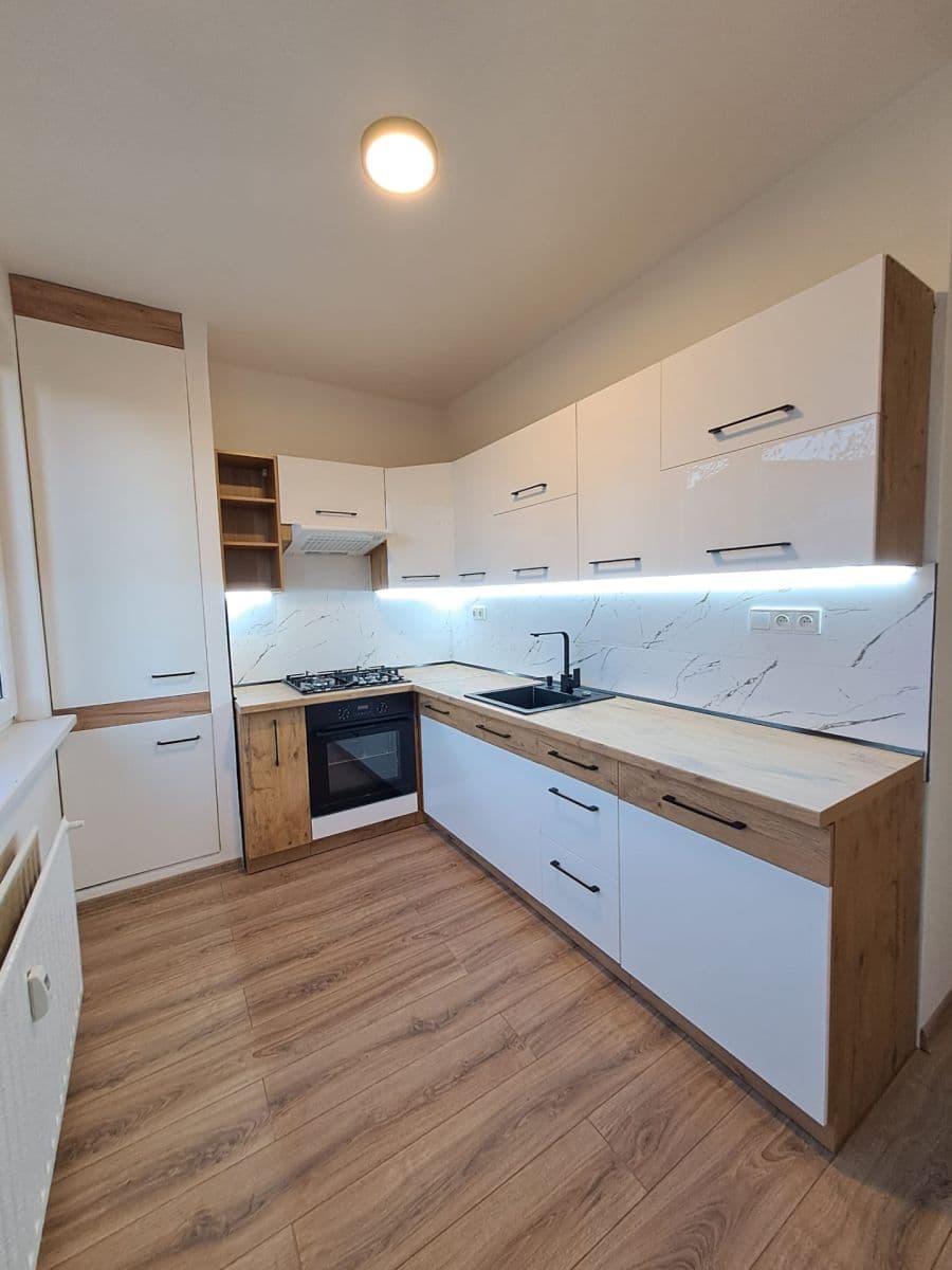 Prenájom bytu 3-izbový 74 m², Osvobození, Orlová, Moravskoslezský kraj Prenájom bytu 3-izbový 74 m², Osvobození, Orlová, Moravskoslezský kraj