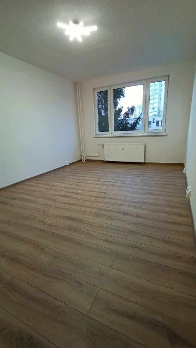 Prenájom bytu 3-izbový 74 m², Osvobození, Orlová, Moravskoslezský kraj Prenájom bytu 3-izbový 74 m², Osvobození, Orlová, Moravskoslezský kraj