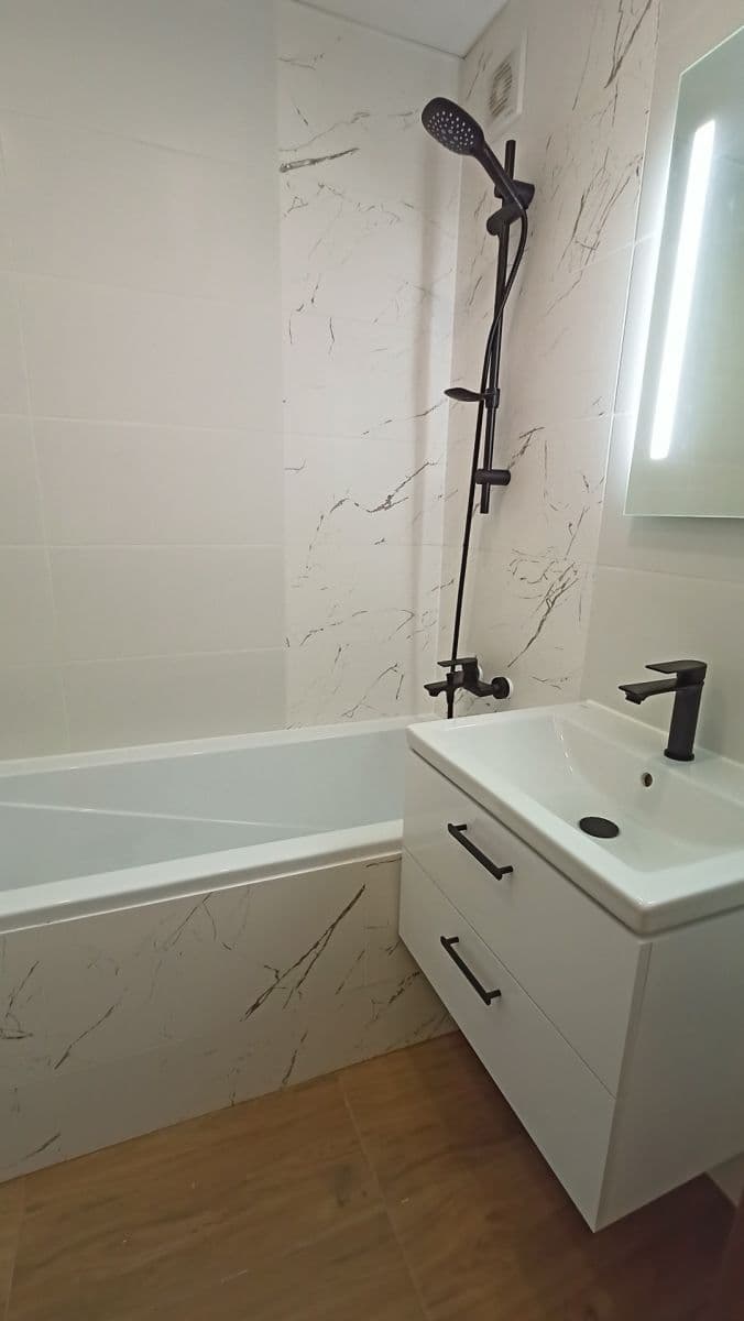 Prenájom bytu 3-izbový 74 m², Osvobození, Orlová, Moravskoslezský kraj Prenájom bytu 3-izbový 74 m², Osvobození, Orlová, Moravskoslezský kraj