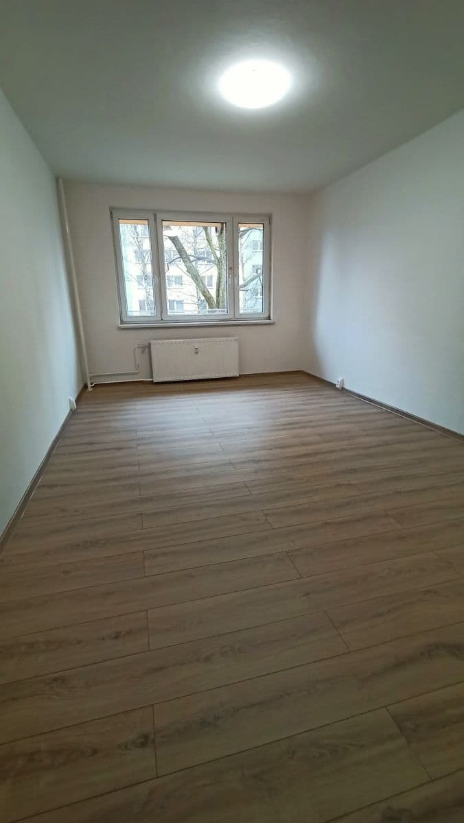 Prenájom bytu 3-izbový 74 m², Osvobození, Orlová, Moravskoslezský kraj Prenájom bytu 3-izbový 74 m², Osvobození, Orlová, Moravskoslezský kraj
