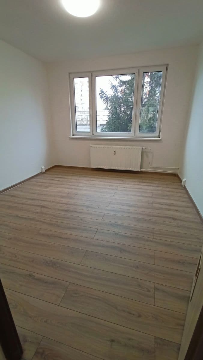 Prenájom bytu 3-izbový 74 m², Osvobození, Orlová, Moravskoslezský kraj Prenájom bytu 3-izbový 74 m², Osvobození, Orlová, Moravskoslezský kraj