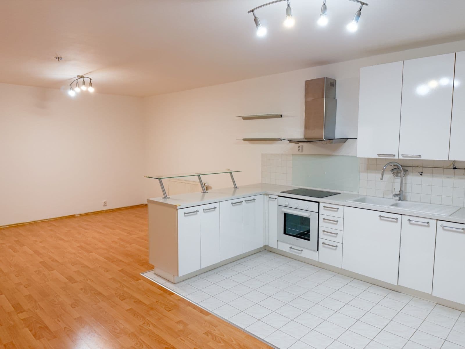 Prenájom bytu 2-izbový 61 m², Ďáblická, Praha, Praha Prenájom bytu 2-izbový 61 m², Ďáblická, Praha, Praha