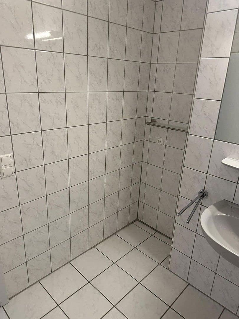 Prenájom bytu 3-izbový 76 m², Frankfurt am Main, Hesensko Prenájom bytu 3-izbový 76 m², Frankfurt am Main, Hesensko