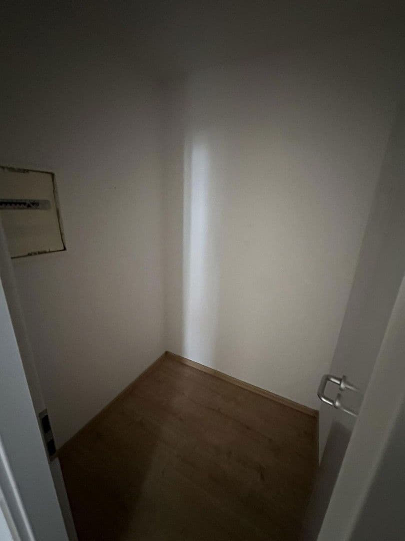 Prenájom bytu 3-izbový 76 m², Frankfurt am Main, Hesensko Prenájom bytu 3-izbový 76 m², Frankfurt am Main, Hesensko