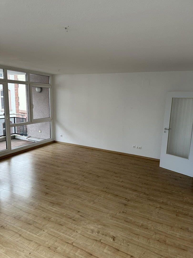 Prenájom bytu 3-izbový 76 m², Frankfurt am Main, Hesensko Prenájom bytu 3-izbový 76 m², Frankfurt am Main, Hesensko