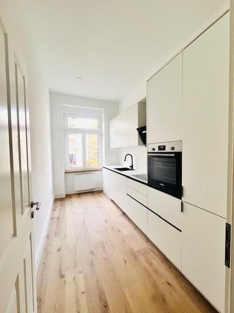 Prenájom bytu 2-izbový 55 m², Schwalbacher Straße 23, Frankfurt am Main, Hesensko Prenájom bytu 2-izbový 55 m², Schwalbacher Straße 23, Frankfurt am Main, Hesensko