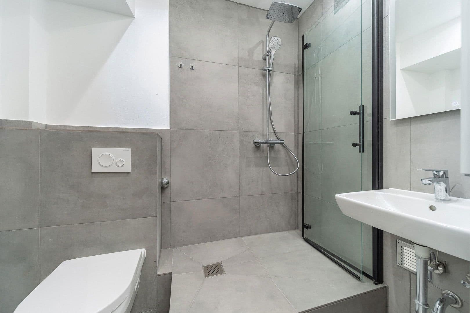 Prenájom bytu 3-izbový 45 m², Düsseldorf, Severné Porýnie - Westfálsko Prenájom bytu 3-izbový 45 m², Düsseldorf, Severné Porýnie - Westfálsko