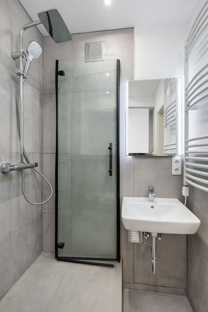 Prenájom bytu 3-izbový 45 m², Düsseldorf, Severné Porýnie - Westfálsko Prenájom bytu 3-izbový 45 m², Düsseldorf, Severné Porýnie - Westfálsko