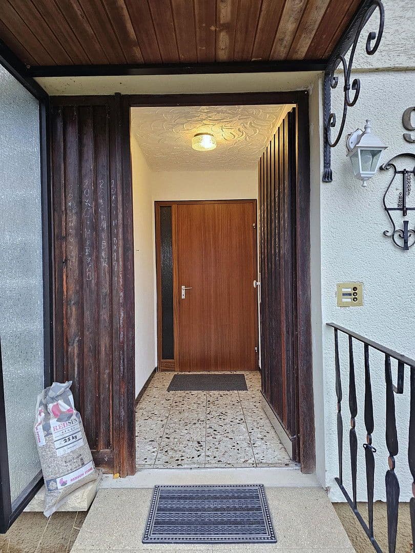 Predaj domu 157 m², pozemek 601 m², Neuhausen, Bádensko-Wurttembersko Predaj domu 157 m², pozemek 601 m², Neuhausen, Bádensko-Wurttembersko