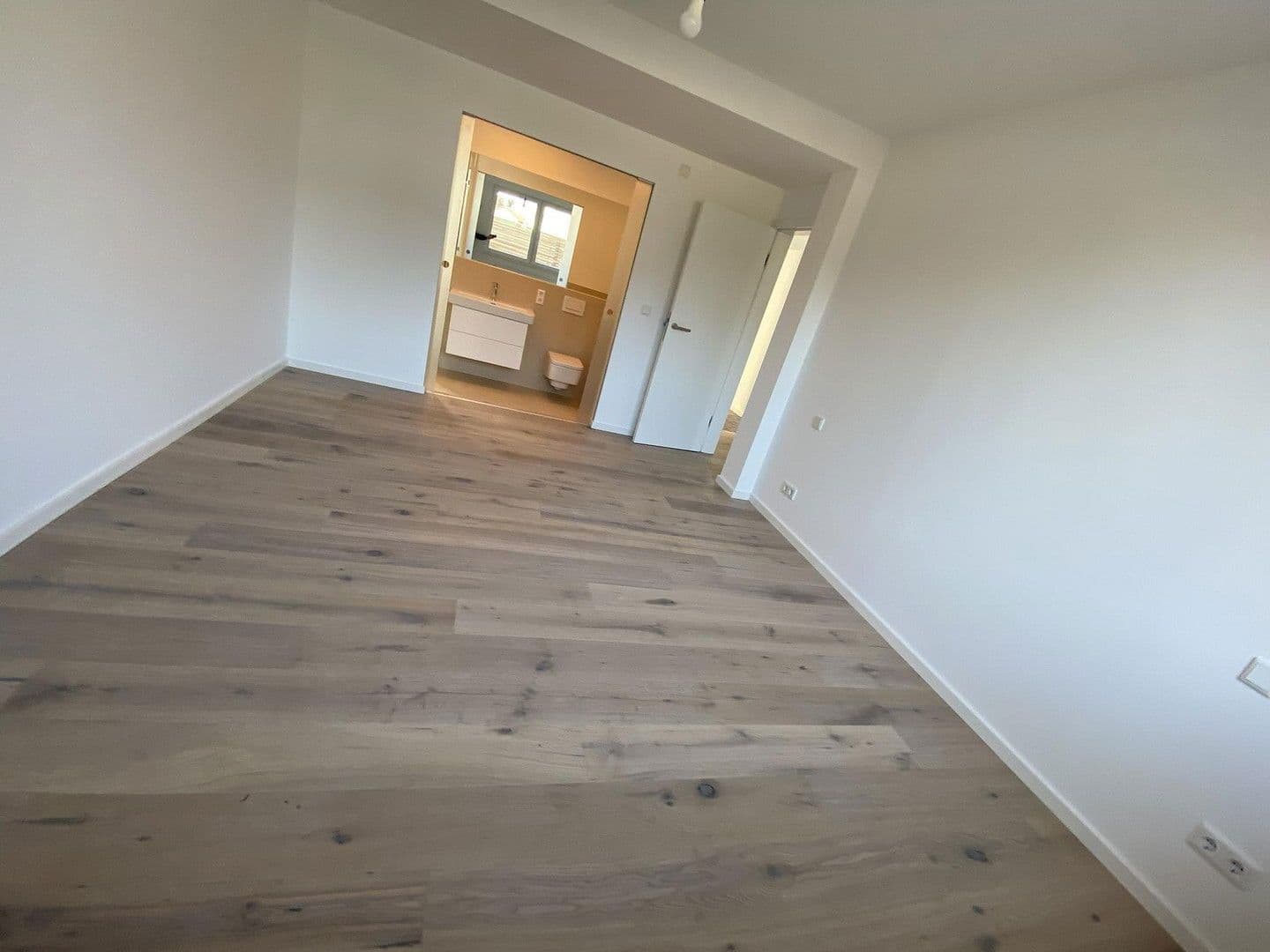 Prenájom domu 157 m², pozemek 150 m², Düsseldorf, Severné Porýnie - Westfálsko Prenájom domu 157 m², pozemek 150 m², Düsseldorf, Severné Porýnie - Westfálsko