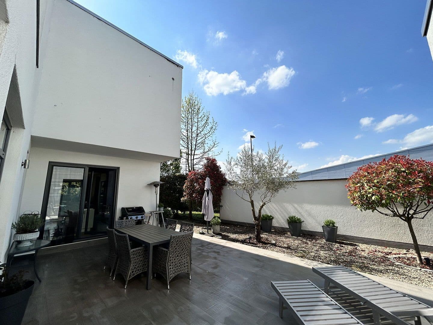 Predaj domu 316 m², pozemek 1.000 m², Diamantstrasse 24, Trebur, Hesensko Predaj domu 316 m², pozemek 1.000 m², Diamantstrasse 24, Trebur, Hesensko