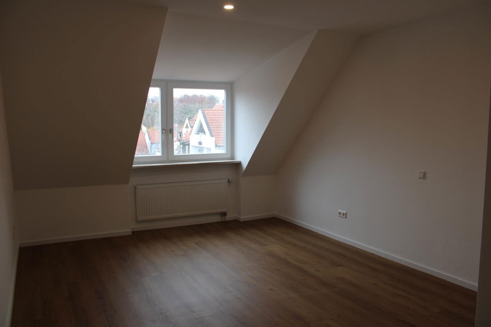 Prenájom bytu 3-izbový 100 m², Bahnhofsstraße 9, Eichenau, Bavorsko Prenájom bytu 3-izbový 100 m², Bahnhofsstraße 9, Eichenau, Bavorsko