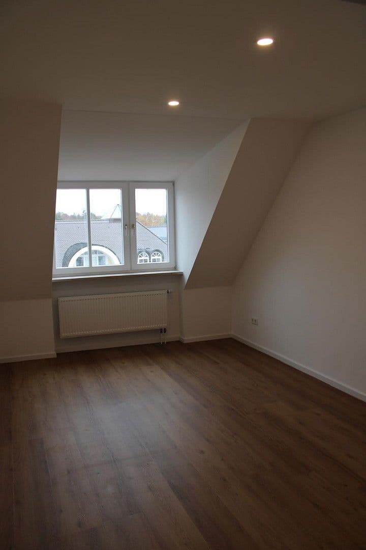 Prenájom bytu 3-izbový 100 m², Bahnhofsstraße 9, Eichenau, Bavorsko Prenájom bytu 3-izbový 100 m², Bahnhofsstraße 9, Eichenau, Bavorsko