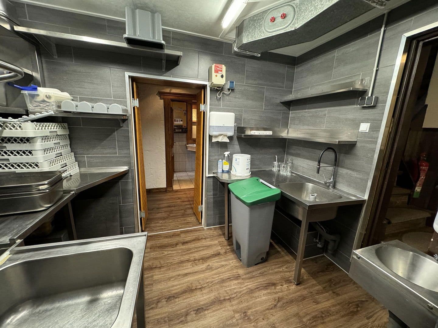 Predaj nebytového priestoru 398 m², Kurhausweg 4, Goslar, Dolné Sasko Predaj nebytového priestoru 398 m², Kurhausweg 4, Goslar, Dolné Sasko