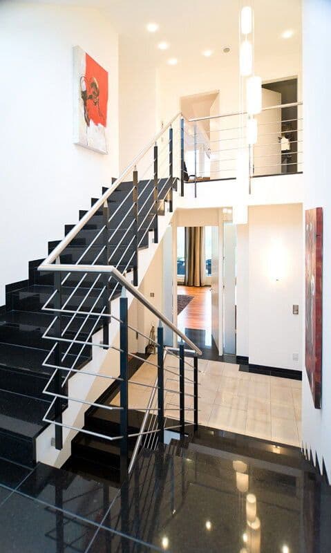 Predaj domu 400 m², pozemek 1.500 m², Bad Saulgau, Bádensko-Wurttembersko Predaj domu 400 m², pozemek 1.500 m², Bad Saulgau, Bádensko-Wurttembersko