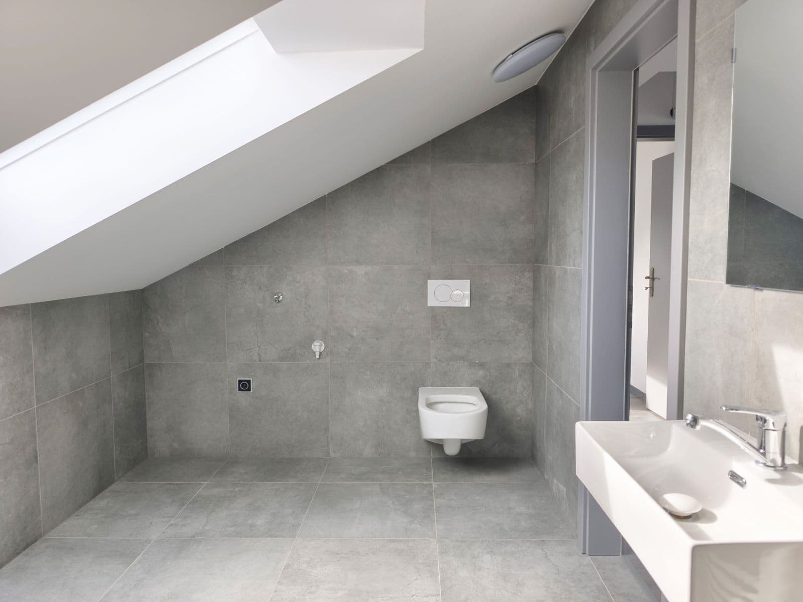 Prenájom bytu 3-izbový 89 m², Švestková, Tišice, Středočeský kraj Prenájom bytu 3-izbový 89 m², Švestková, Tišice, Středočeský kraj