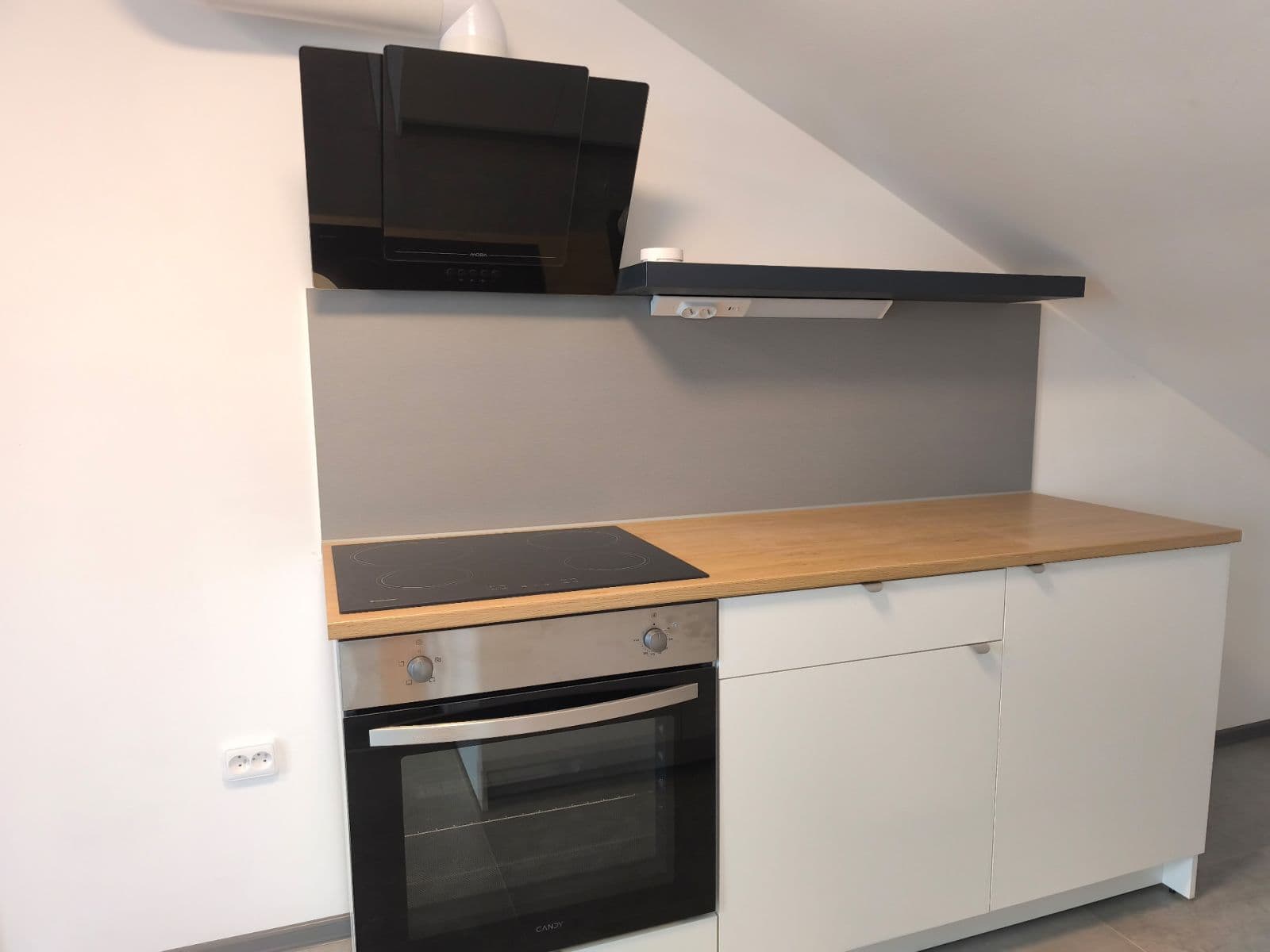 Prenájom bytu 3-izbový 89 m², Švestková, Tišice, Středočeský kraj Prenájom bytu 3-izbový 89 m², Švestková, Tišice, Středočeský kraj