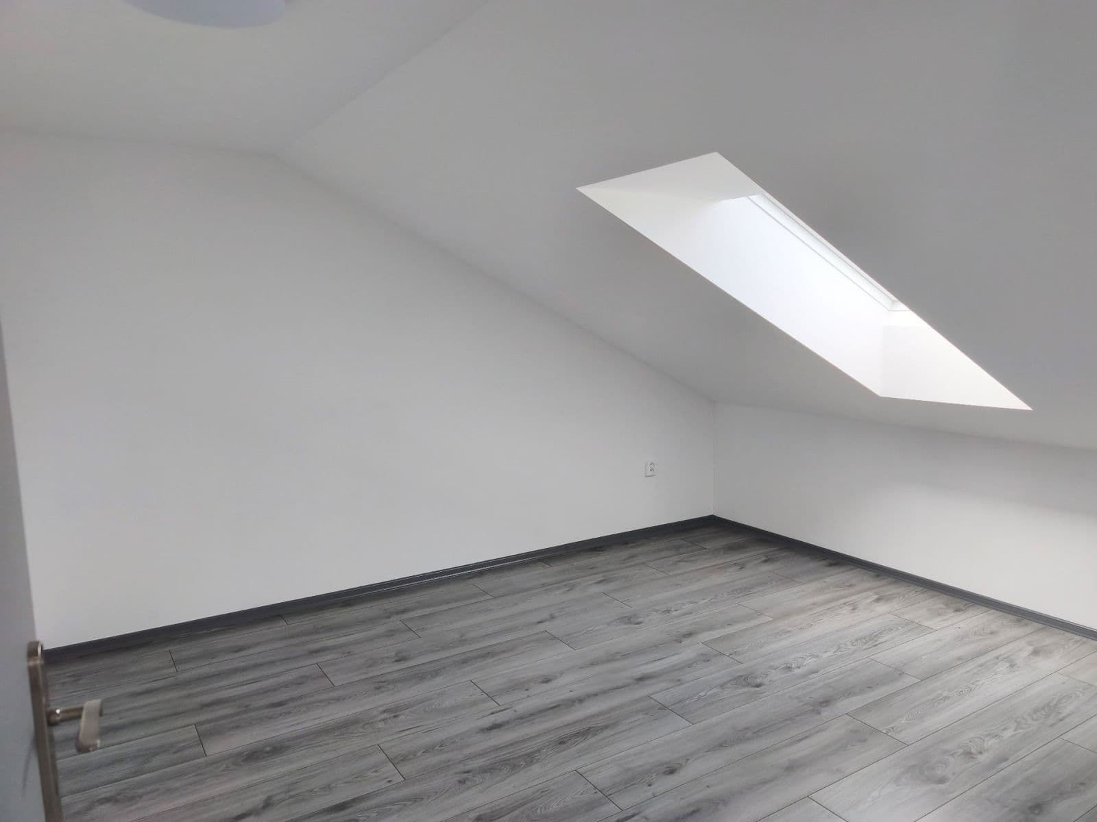 Prenájom bytu 3-izbový 89 m², Švestková, Tišice, Středočeský kraj Prenájom bytu 3-izbový 89 m², Švestková, Tišice, Středočeský kraj