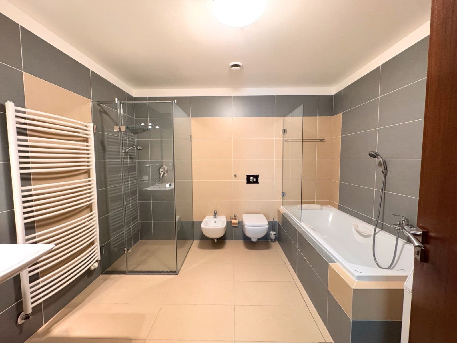 Predaj bytu 3-izbový 96 m², Pražská silnice, Karlovy Vary, Karlovarský kraj Predaj bytu 3-izbový 96 m², Pražská silnice, Karlovy Vary, Karlovarský kraj