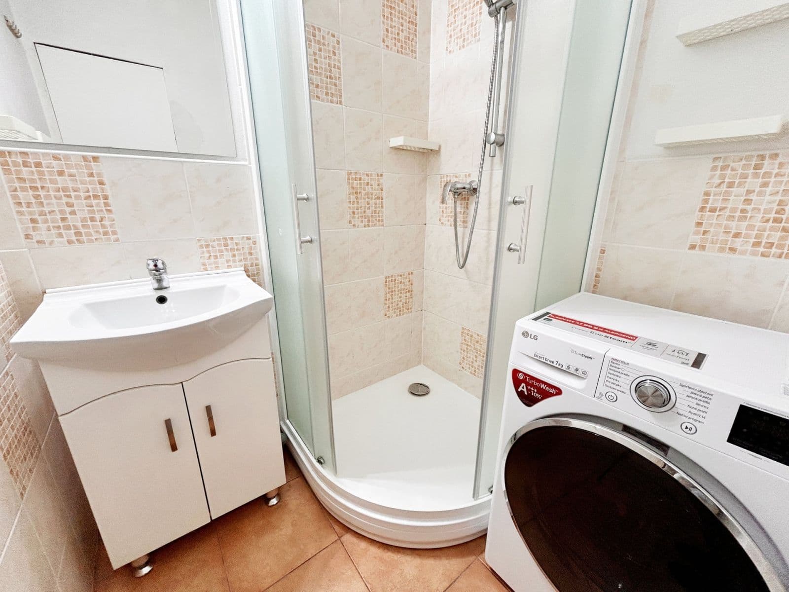 Prenájom bytu 3-izbový 68 m², Děčínská, Kladno, Středočeský kraj Prenájom bytu 3-izbový 68 m², Děčínská, Kladno, Středočeský kraj