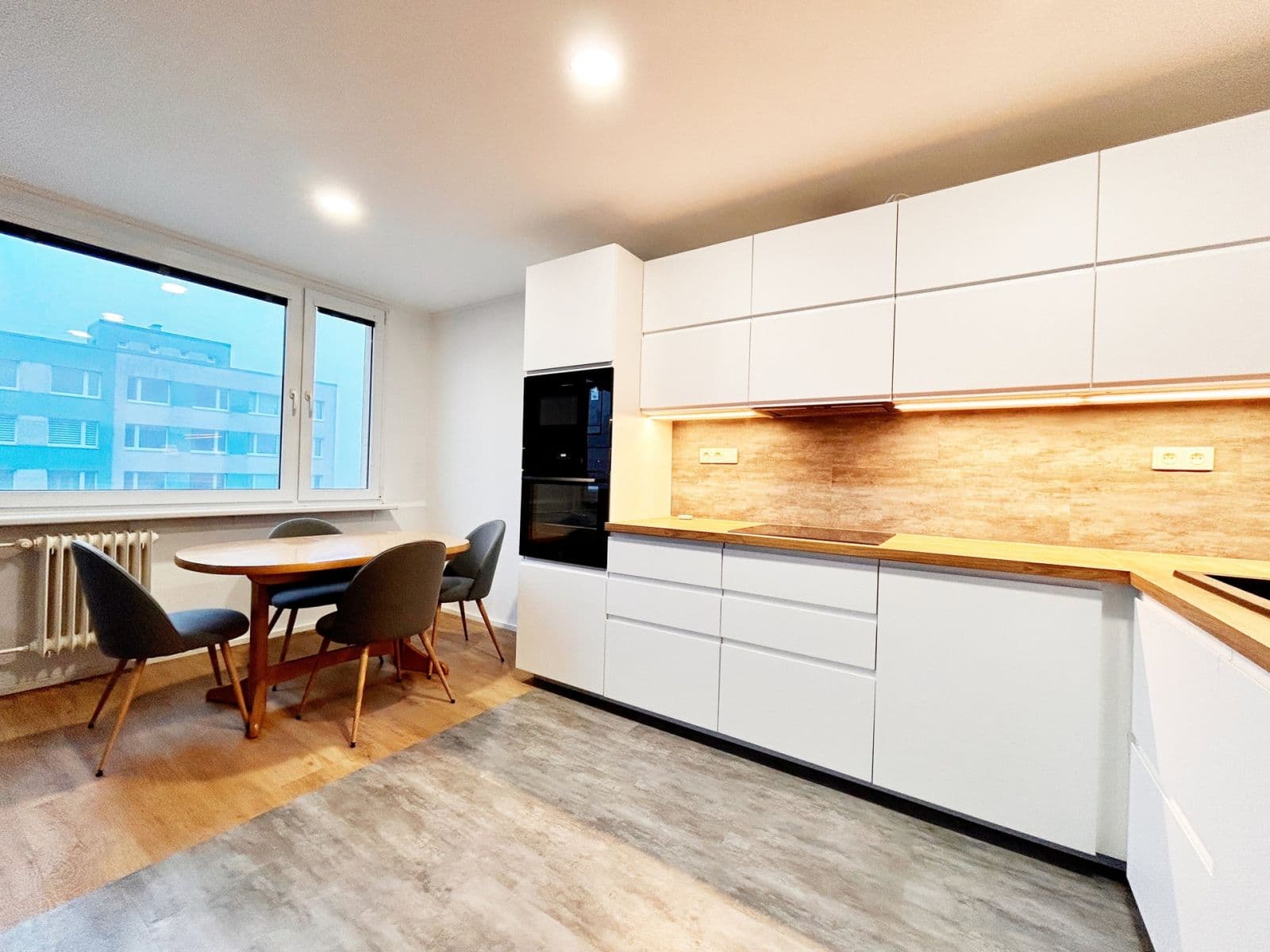 Prenájom bytu 3-izbový 68 m², Děčínská, Kladno, Středočeský kraj Prenájom bytu 3-izbový 68 m², Děčínská, Kladno, Středočeský kraj