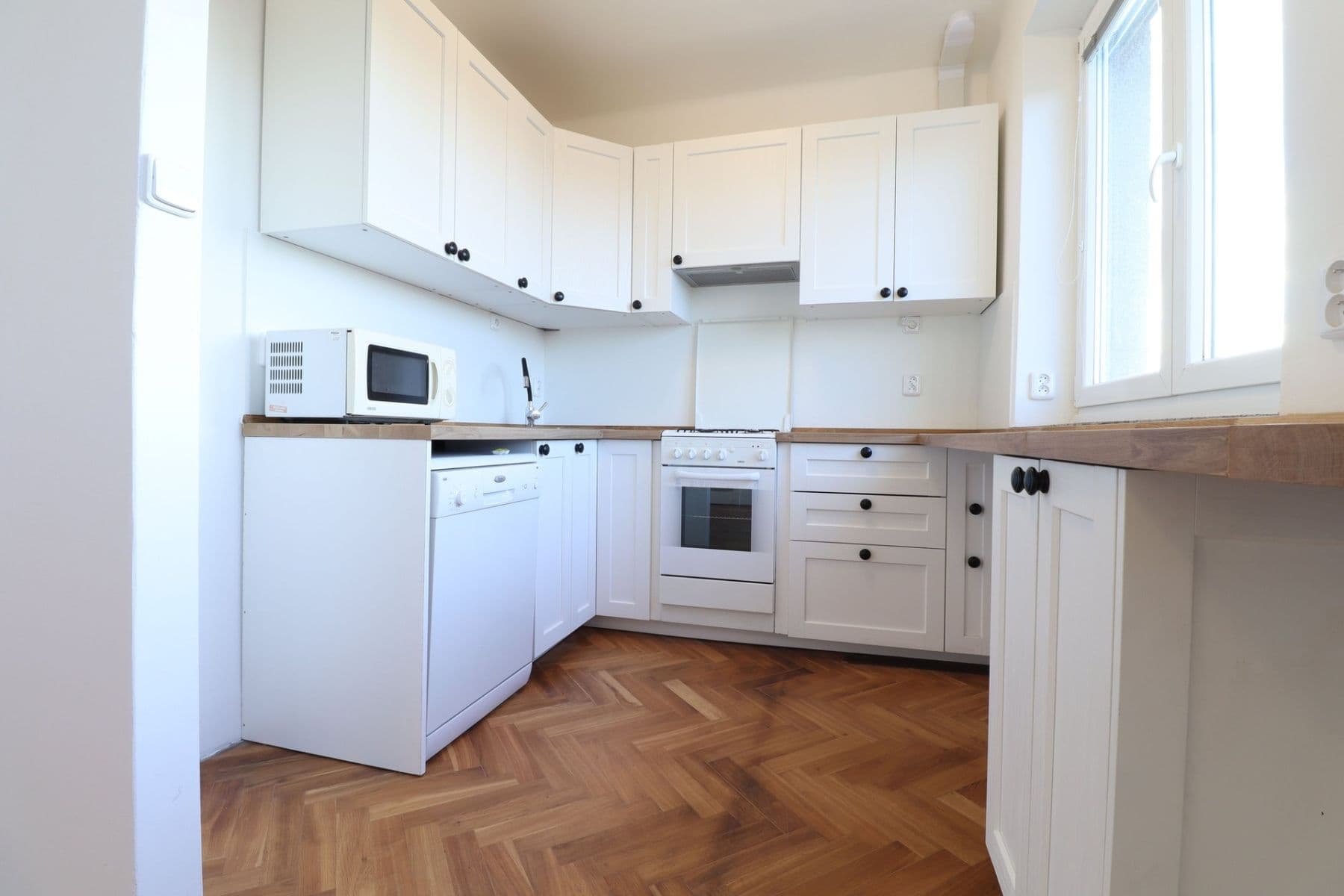 Prenájom bytu 2-izbový 44 m², Argentinská, Praha, Praha Prenájom bytu 2-izbový 44 m², Argentinská, Praha, Praha