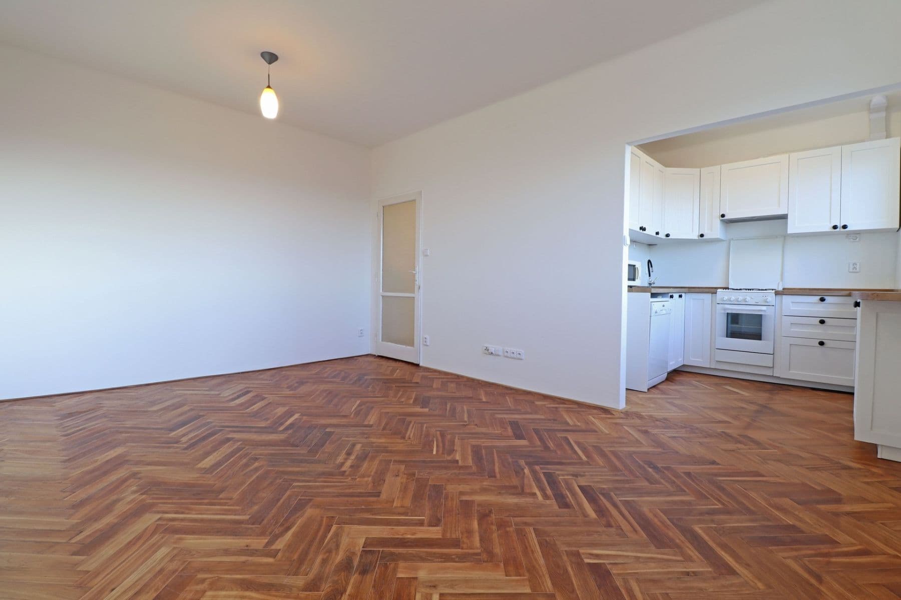 Prenájom bytu 2-izbový 44 m², Argentinská, Praha, Praha Prenájom bytu 2-izbový 44 m², Argentinská, Praha, Praha