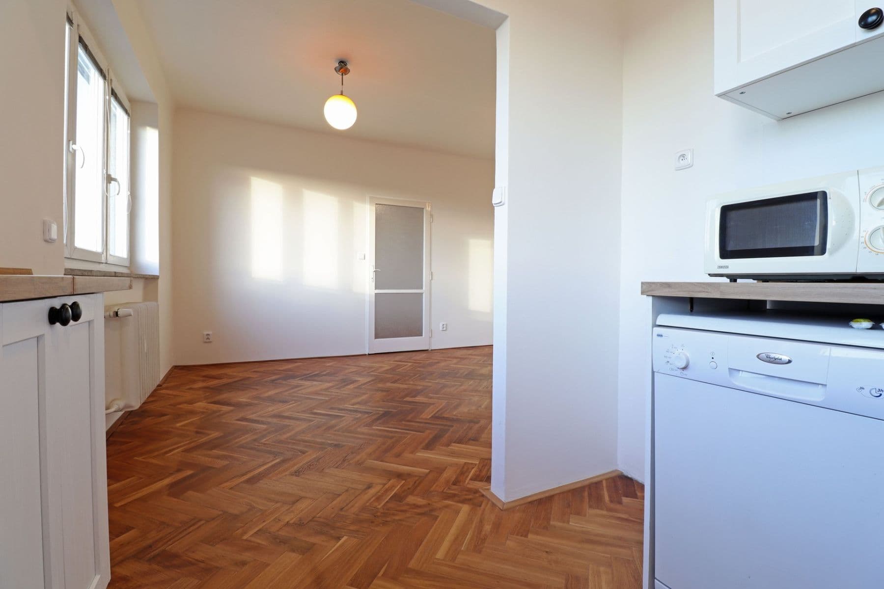 Prenájom bytu 2-izbový 44 m², Argentinská, Praha, Praha Prenájom bytu 2-izbový 44 m², Argentinská, Praha, Praha
