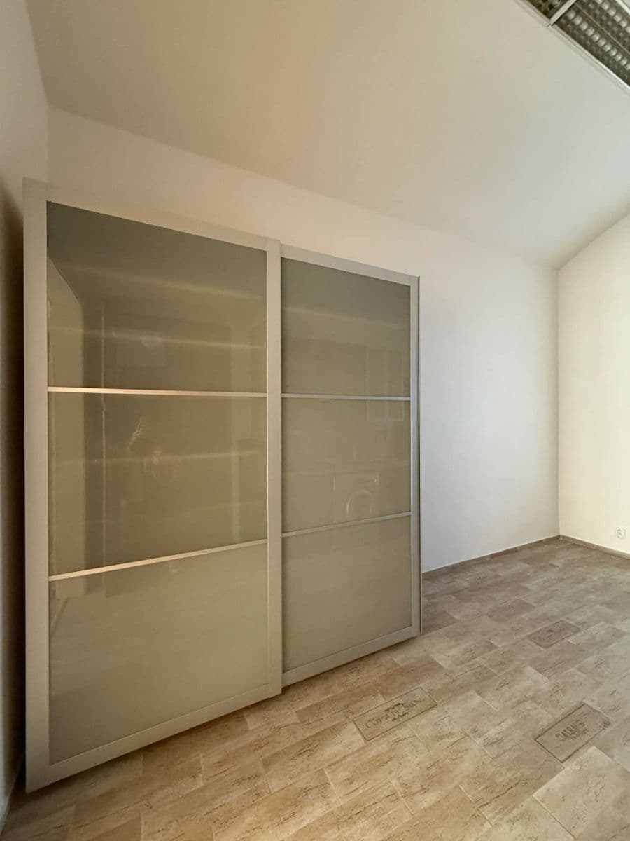 Prenájom bytu 1-izbový 34 m², Ovenecká, Praha, Praha Prenájom bytu 1-izbový 34 m², Ovenecká, Praha, Praha