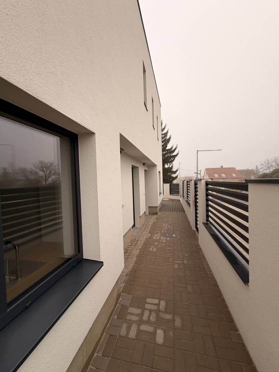 Prenájom bytu 2-izbový 40 m², Krátká, Postřižín, Středočeský kraj Prenájom bytu 2-izbový 40 m², Krátká, Postřižín, Středočeský kraj