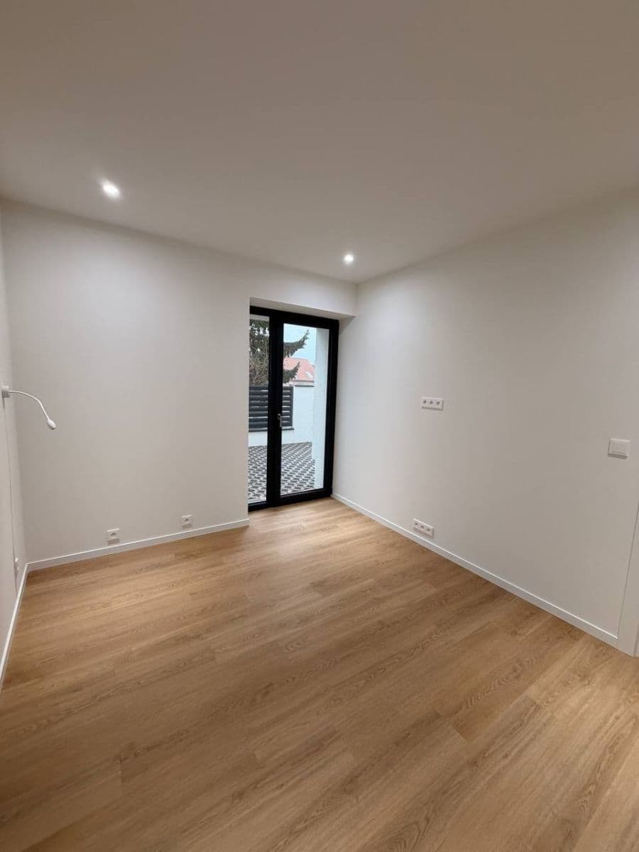 Prenájom bytu 2-izbový 40 m², Krátká, Postřižín, Středočeský kraj Prenájom bytu 2-izbový 40 m², Krátká, Postřižín, Středočeský kraj