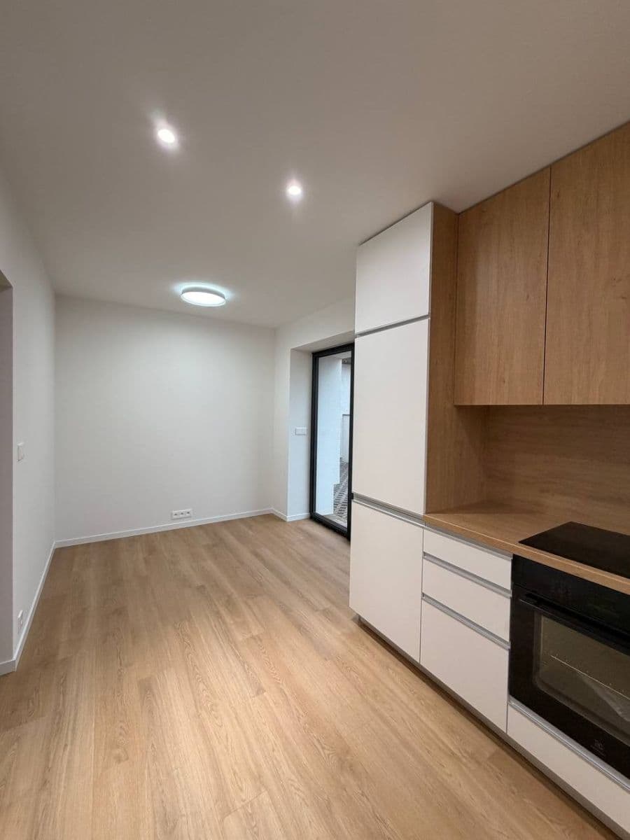 Prenájom bytu 2-izbový 40 m², Krátká, Postřižín, Středočeský kraj Prenájom bytu 2-izbový 40 m², Krátká, Postřižín, Středočeský kraj