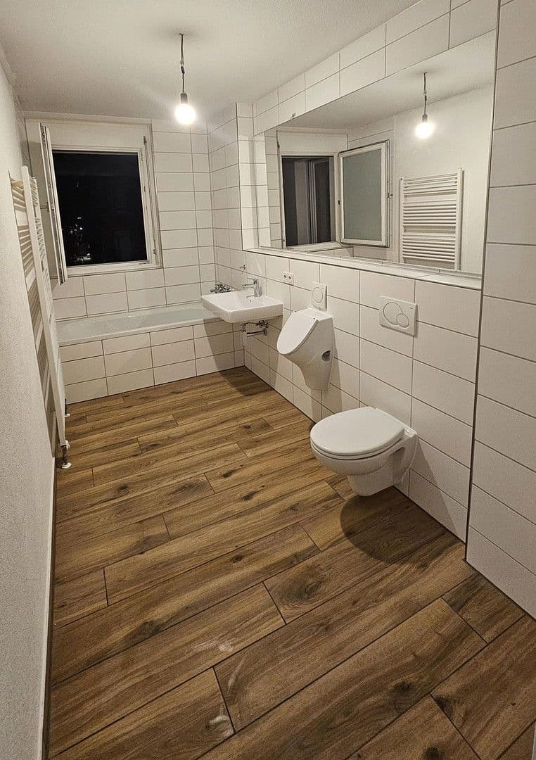 Prenájom bytu 4-izbový 126 m², Karlsruhe, Bádensko-Wurttembersko Prenájom bytu 4-izbový 126 m², Karlsruhe, Bádensko-Wurttembersko