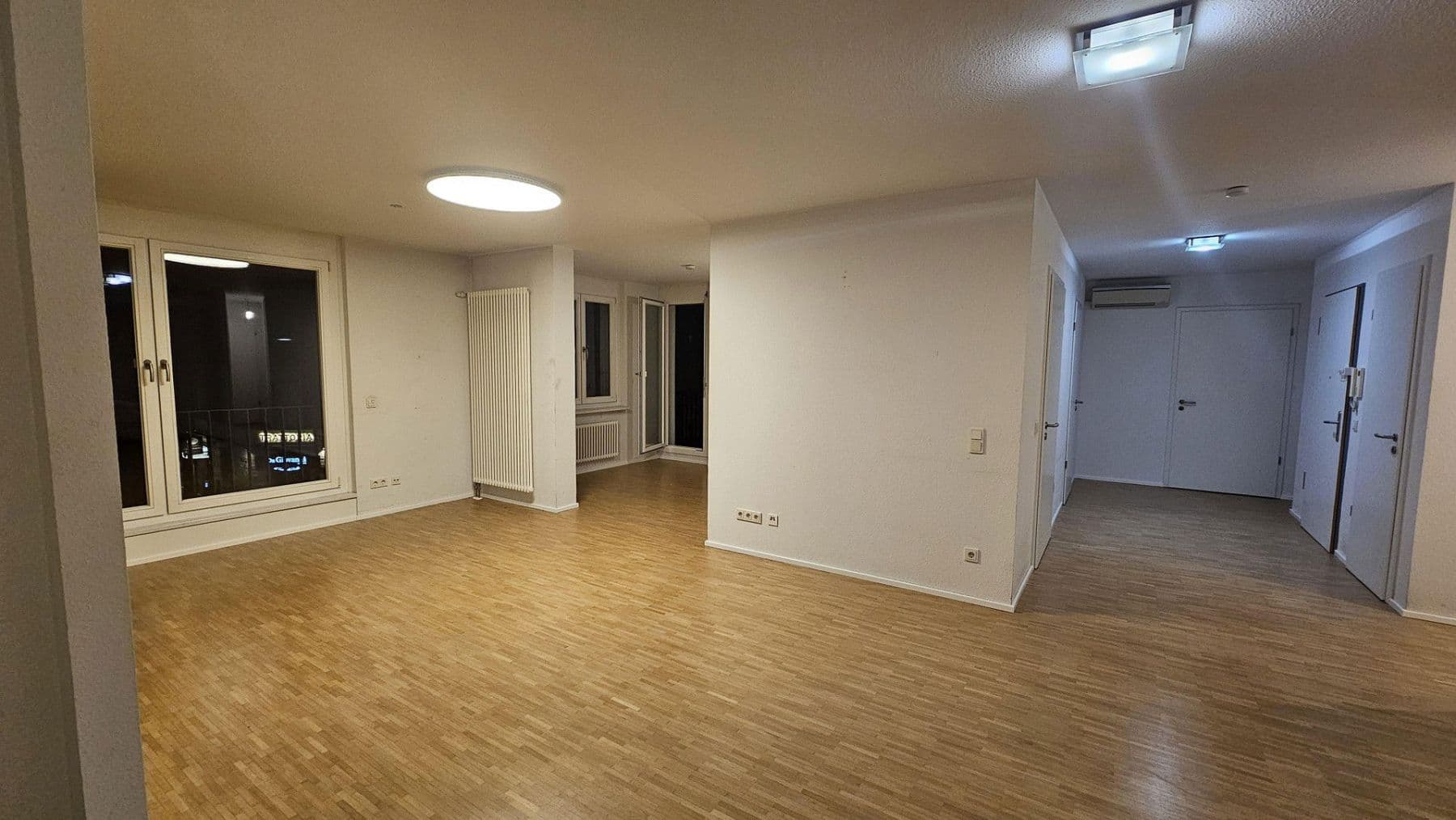 Prenájom bytu 4-izbový 126 m², Karlsruhe, Bádensko-Wurttembersko Prenájom bytu 4-izbový 126 m², Karlsruhe, Bádensko-Wurttembersko