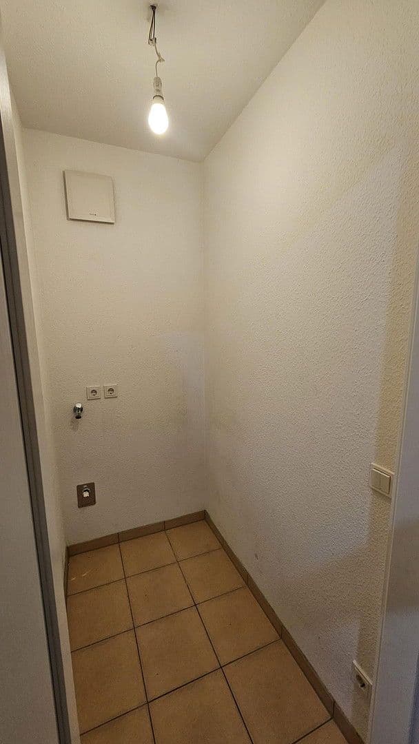 Prenájom bytu 4-izbový 126 m², Karlsruhe, Bádensko-Wurttembersko Prenájom bytu 4-izbový 126 m², Karlsruhe, Bádensko-Wurttembersko