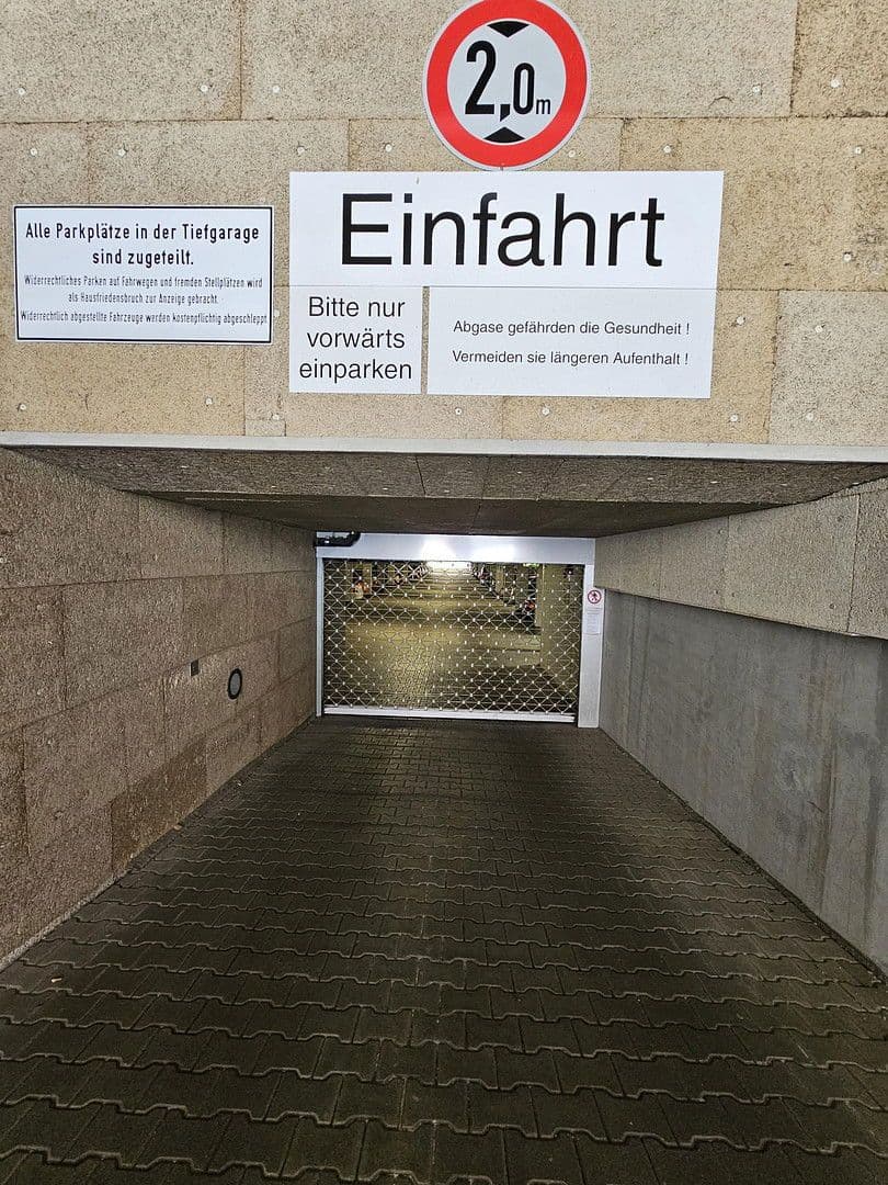 Prenájom bytu 4-izbový 126 m², Karlsruhe, Bádensko-Wurttembersko Prenájom bytu 4-izbový 126 m², Karlsruhe, Bádensko-Wurttembersko