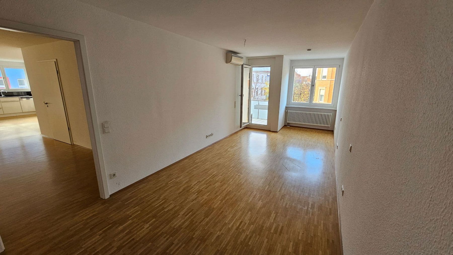 Prenájom bytu 4-izbový 126 m², Karlsruhe, Bádensko-Wurttembersko Prenájom bytu 4-izbový 126 m², Karlsruhe, Bádensko-Wurttembersko