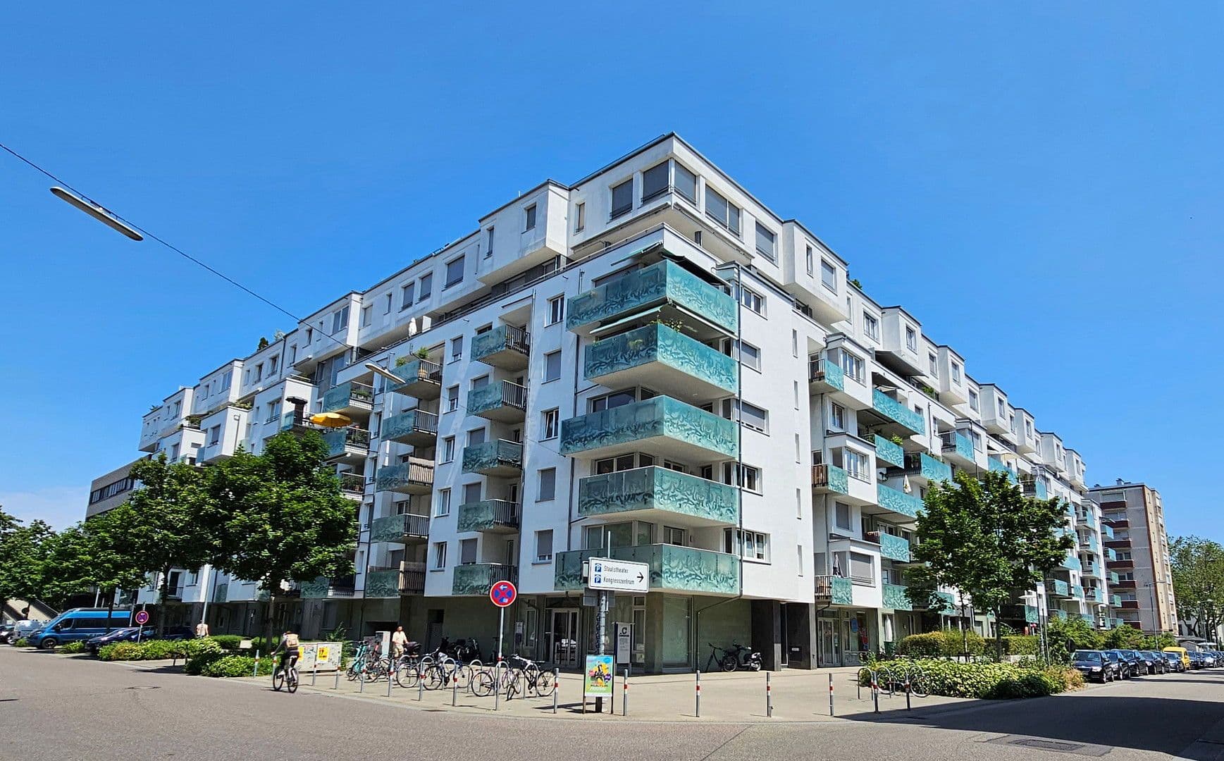 Prenájom bytu 4-izbový 126 m², Karlsruhe, Bádensko-Wurttembersko Prenájom bytu 4-izbový 126 m², Karlsruhe, Bádensko-Wurttembersko