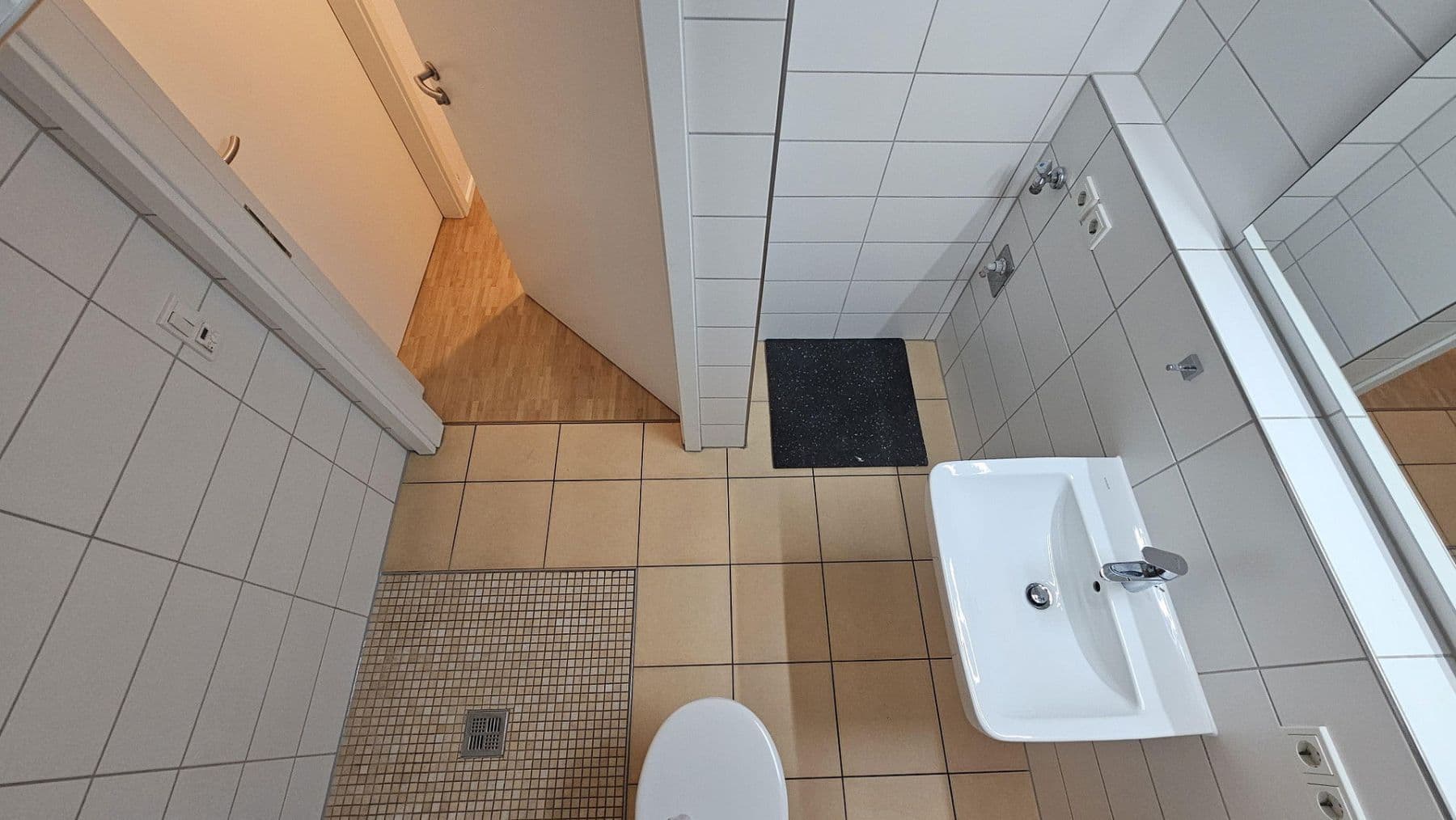 Prenájom bytu 4-izbový 126 m², Karlsruhe, Bádensko-Wurttembersko Prenájom bytu 4-izbový 126 m², Karlsruhe, Bádensko-Wurttembersko