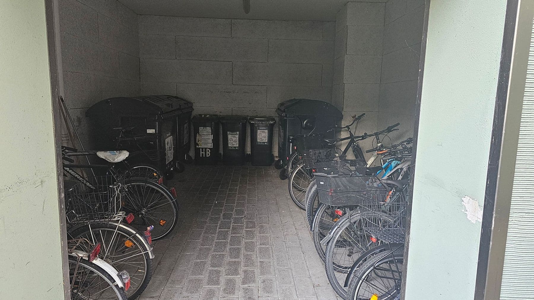 Prenájom bytu 4-izbový 126 m², Karlsruhe, Bádensko-Wurttembersko Prenájom bytu 4-izbový 126 m², Karlsruhe, Bádensko-Wurttembersko