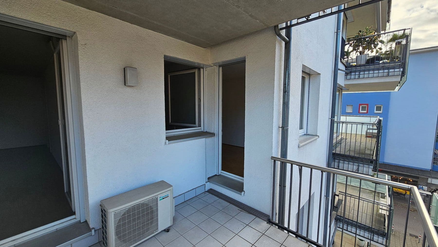 Prenájom bytu 4-izbový 126 m², Karlsruhe, Bádensko-Wurttembersko Prenájom bytu 4-izbový 126 m², Karlsruhe, Bádensko-Wurttembersko