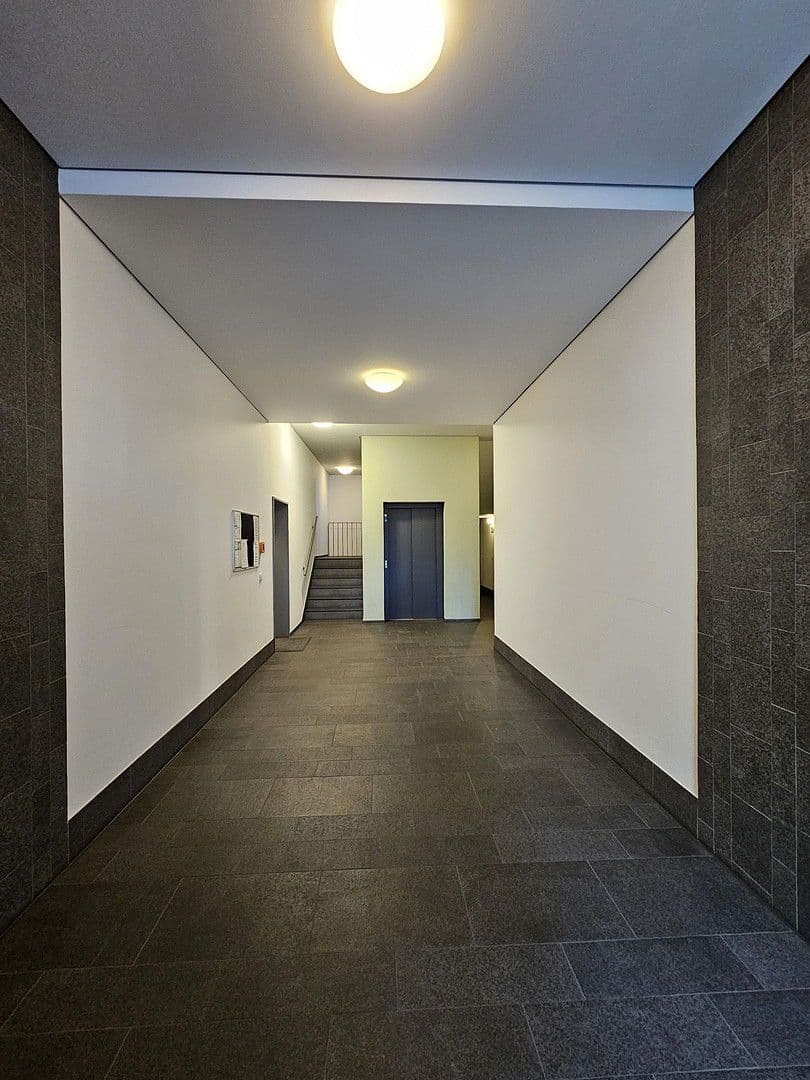 Prenájom bytu 4-izbový 126 m², Karlsruhe, Bádensko-Wurttembersko Prenájom bytu 4-izbový 126 m², Karlsruhe, Bádensko-Wurttembersko