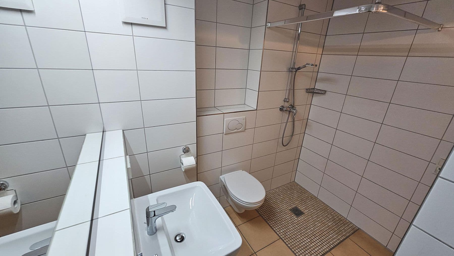 Prenájom bytu 4-izbový 126 m², Karlsruhe, Bádensko-Wurttembersko Prenájom bytu 4-izbový 126 m², Karlsruhe, Bádensko-Wurttembersko