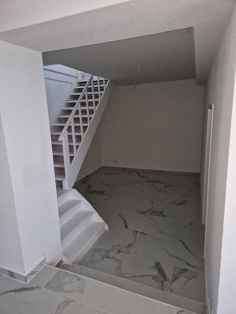 Prenájom bytu 6-izbový 218 m², Dahlener Straße 100, Mönchengladbach, Severné Porýnie - Westfálsko Prenájom bytu 6-izbový 218 m², Dahlener Straße 100, Mönchengladbach, Severné Porýnie - Westfálsko