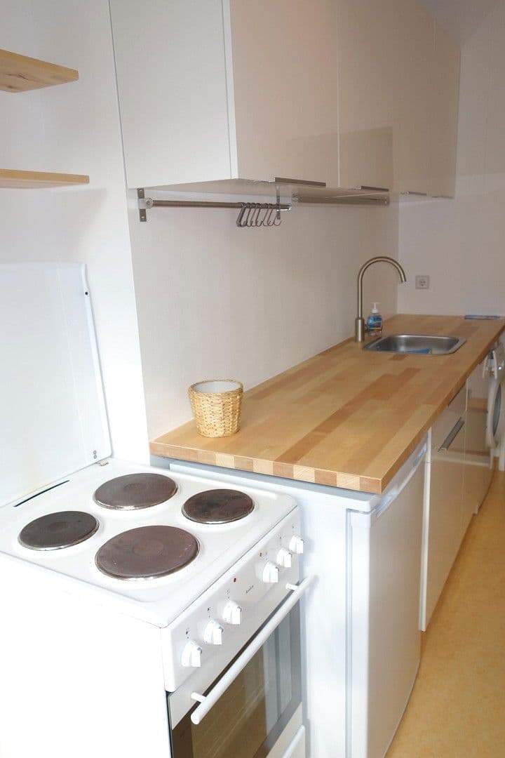 Prenájom bytu 1-izbový 36 m², Berlin, Berlín Prenájom bytu 1-izbový 36 m², Berlin, Berlín