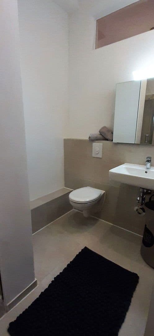 Prenájom bytu 1-izbový 33 m², Berlin, Berlín Prenájom bytu 1-izbový 33 m², Berlin, Berlín