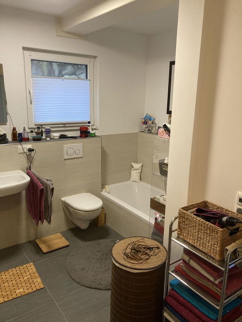 Prenájom bytu 3-izbový 123 m², Hanfelder Str. 7a, Oberbrunn, Bavorsko Prenájom bytu 3-izbový 123 m², Hanfelder Str. 7a, Oberbrunn, Bavorsko