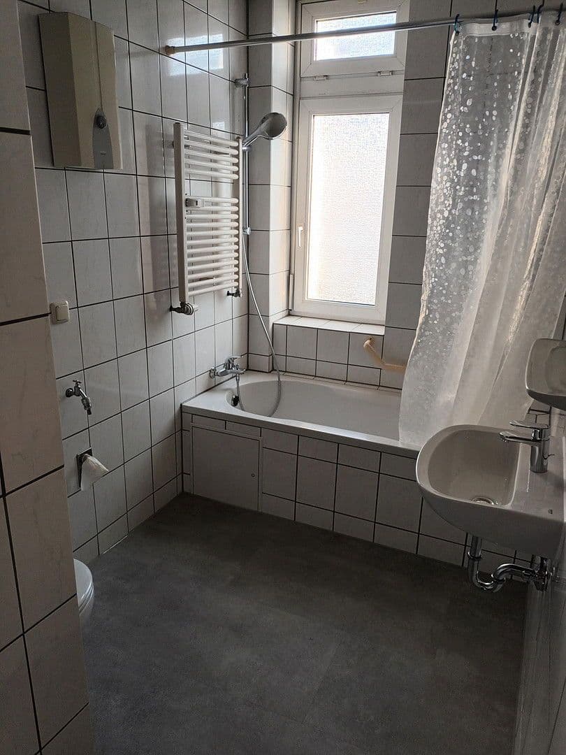 Prenájom bytu 3-izbový 75 m², Frankfurt am Main, Hesensko Prenájom bytu 3-izbový 75 m², Frankfurt am Main, Hesensko