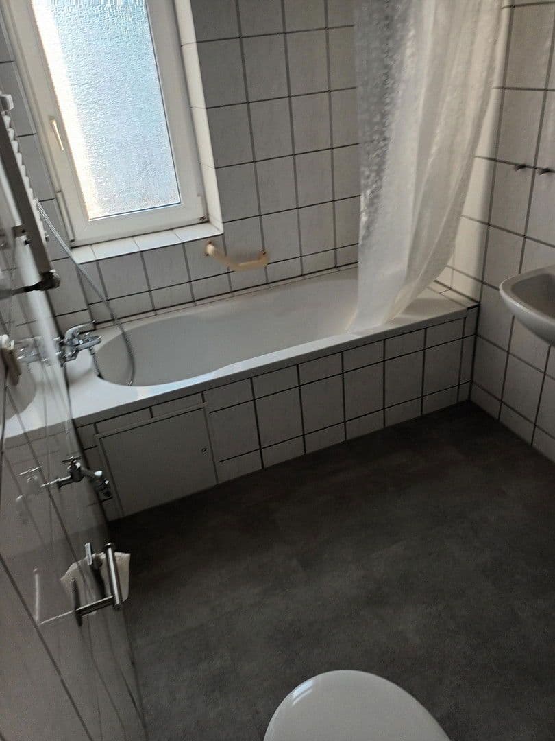 Prenájom bytu 3-izbový 75 m², Frankfurt am Main, Hesensko Prenájom bytu 3-izbový 75 m², Frankfurt am Main, Hesensko